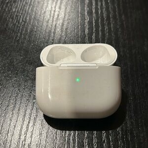 Apple 3rd Generation Charging CASE ONLY..